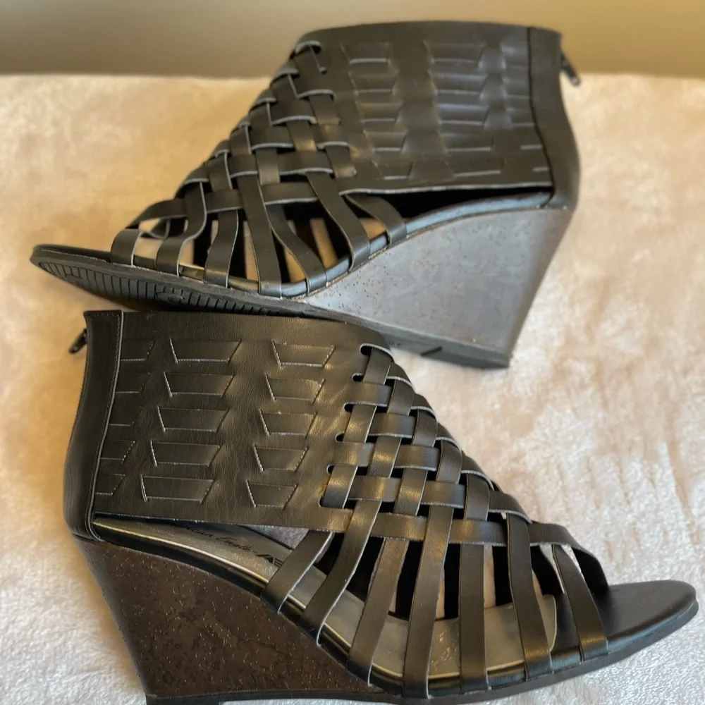 American Eagle Outfitters Black Woven Peep-Toe Wedge‎ Sandals Size 8.5 NWOT